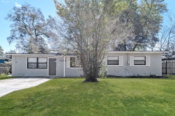 7104 PELLIAS RD JACKSONVILLE, FL 32211